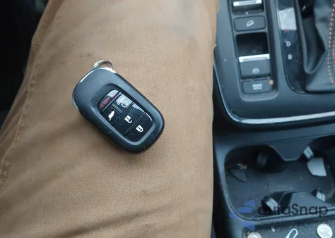 2025 Honda Cr-V Hybrid Sport z USA, uszkodzony, nr VIN 7FARS6H53SE092153